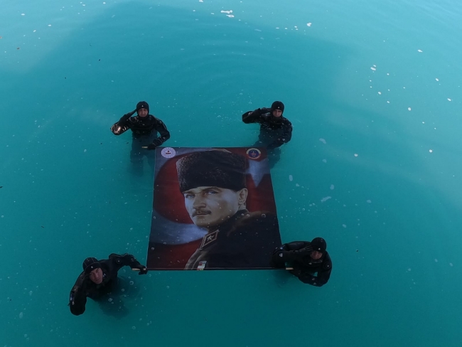 Jandarmadan Van Gölü'ne 10 Kasım dalışı